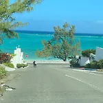 Island Vibes Point Of View- Near Beach & Airport