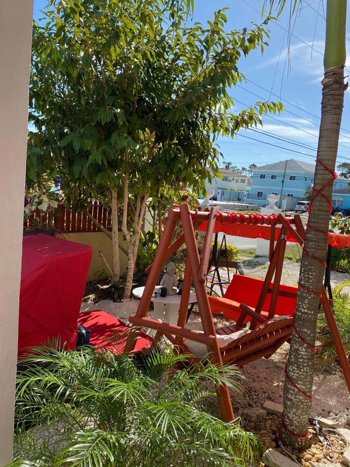 Island Vibes Point Of View- Near & Airport Apartment *