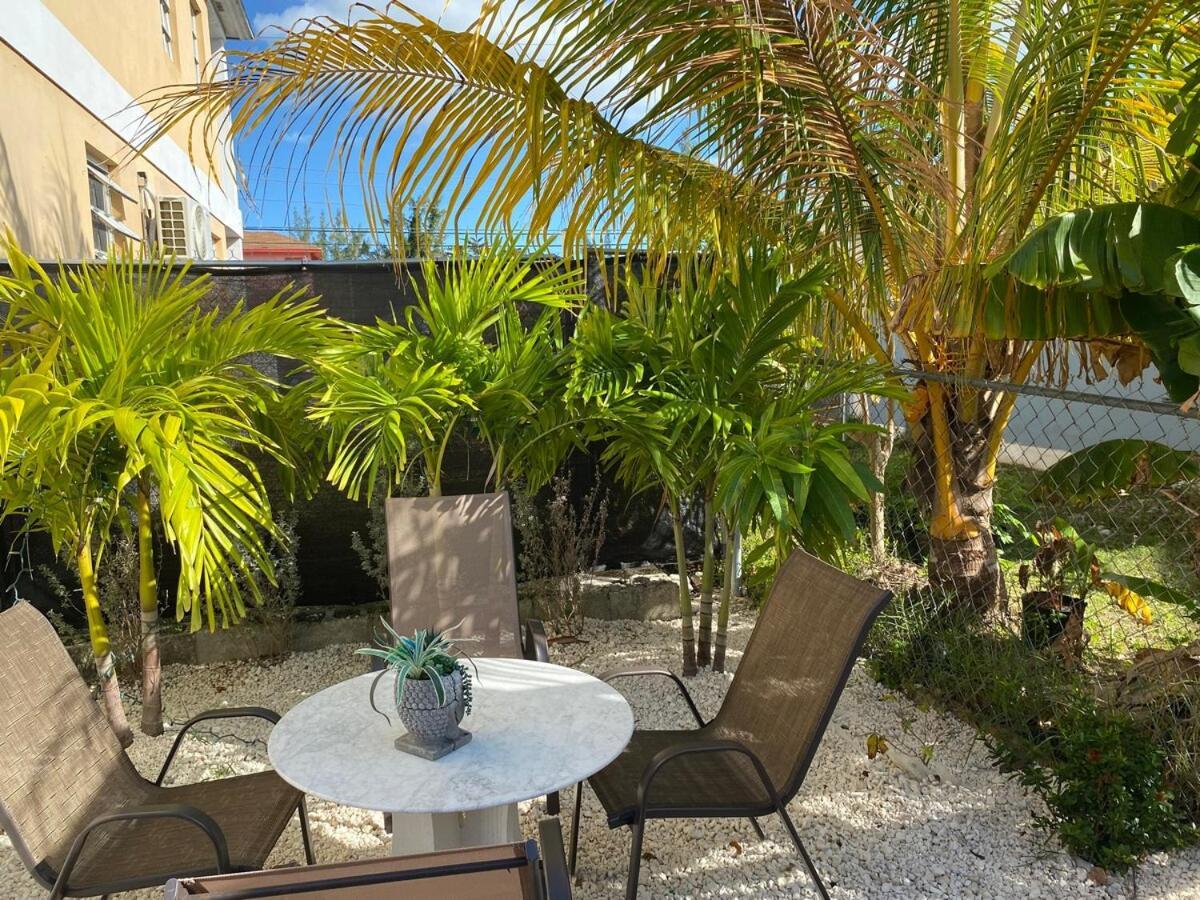 Island Vibes Point Of View- Near & Airport * Nassau