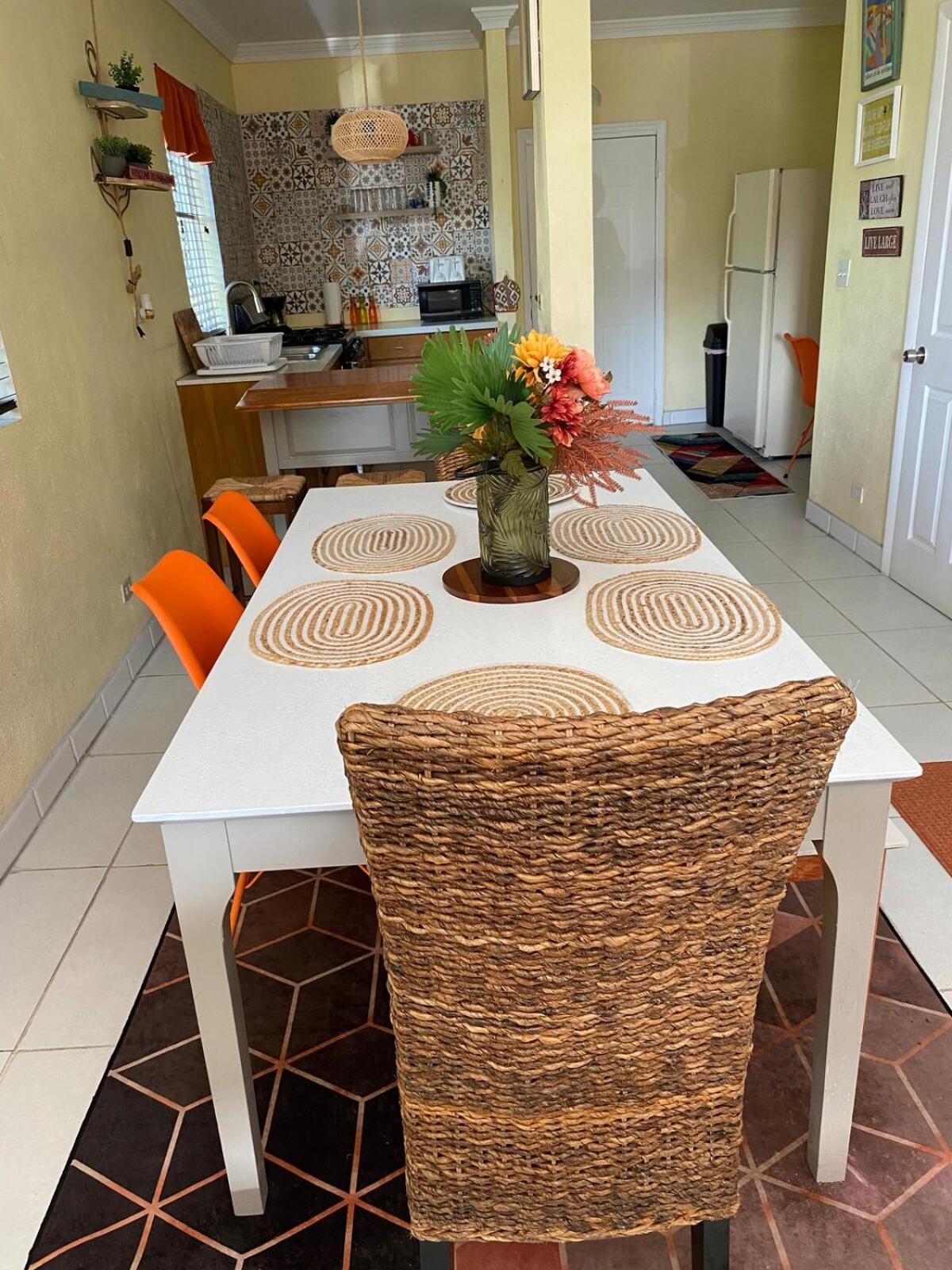 Island Vibes Point Of View- Near & Airport Apartamento Nassau